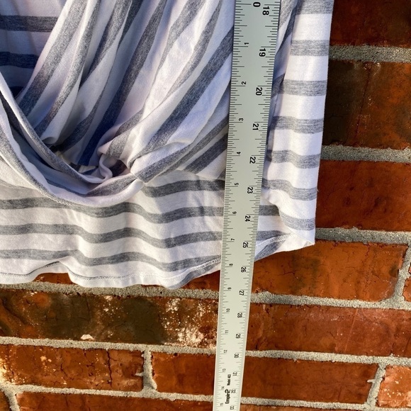 White House Black Market Large Gray Stripe Drape Front Twist Dolman Top - Picture 8 of 9